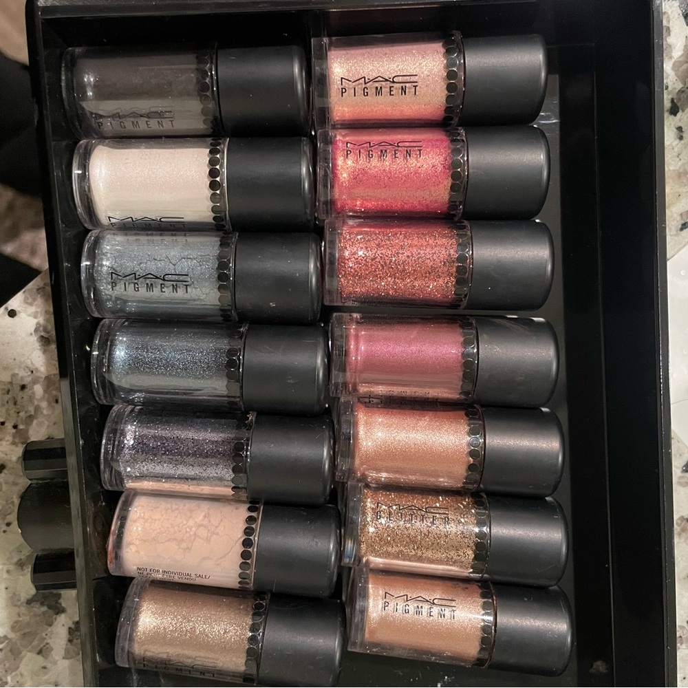 MAC Cosmetics Black and White Eyeshadow Palette